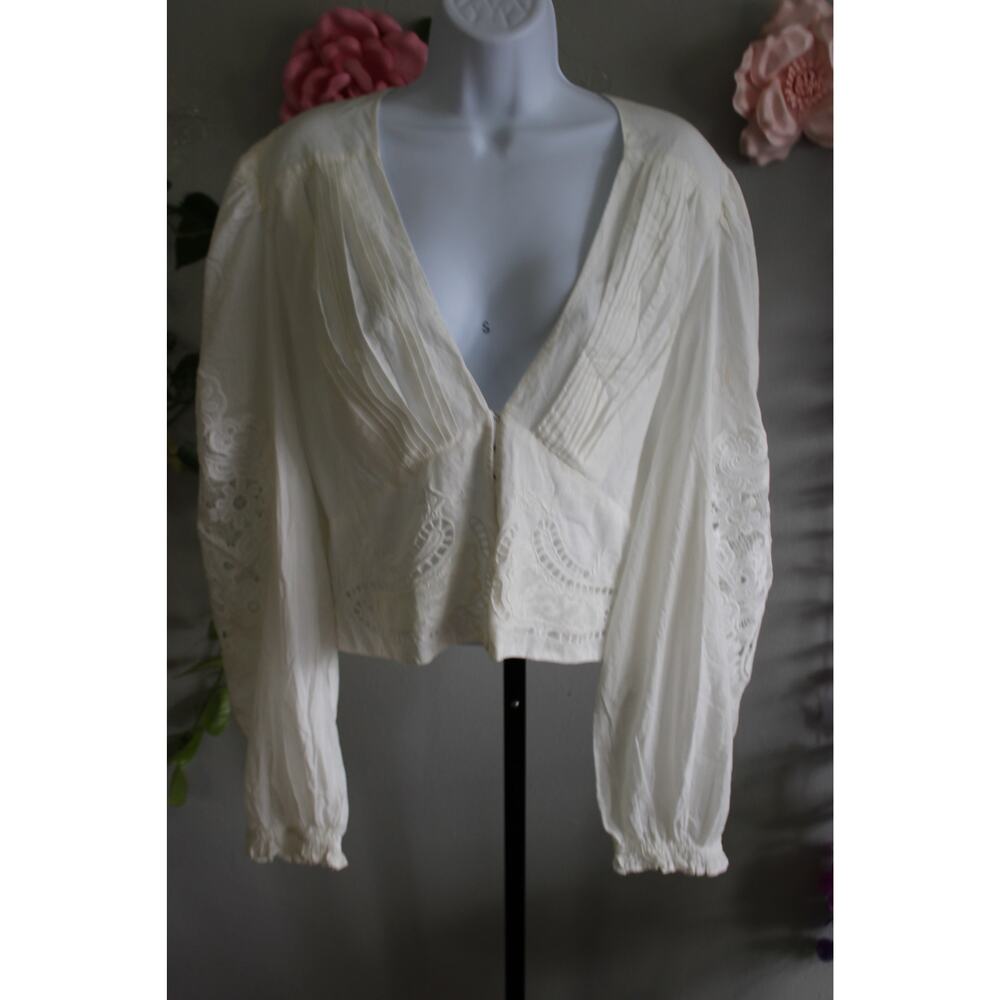 FARM Rio White Embroidered Lace Cropped Blouse Size L| NWT | MSRP $176 - Picture 11 of 16